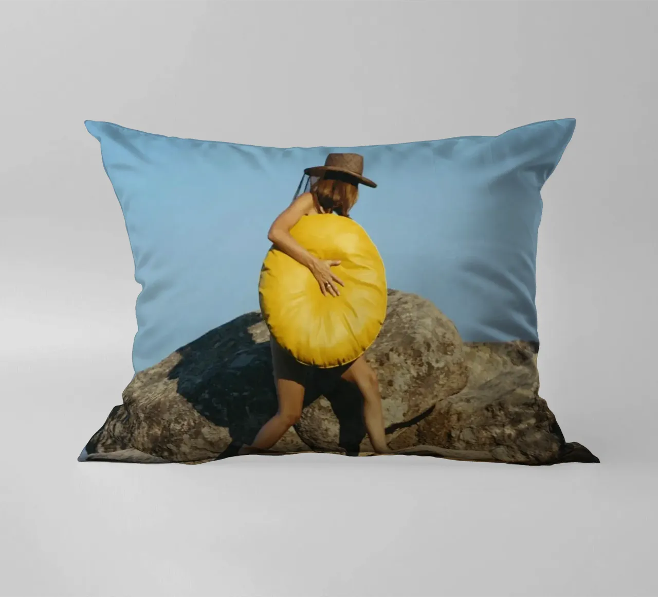 Finding A Spot Slim Aarons 1973 cuscino da GEOLOG