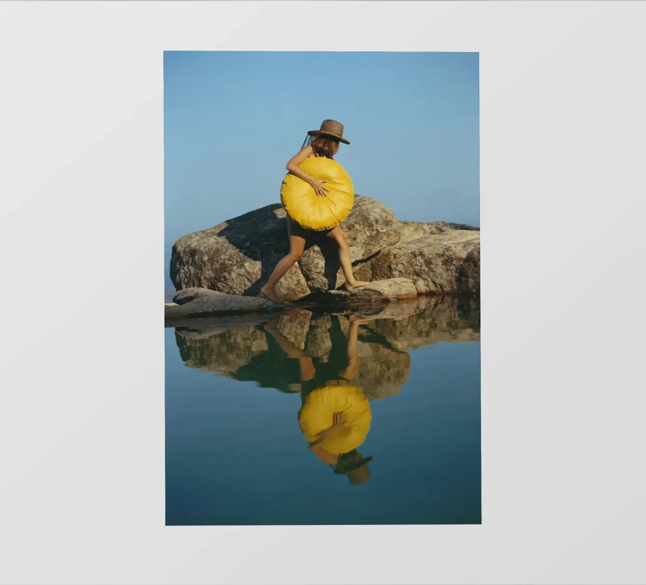 Finding A Spot Slim Aarons 1973 pellicola backlit da GEOLOG
