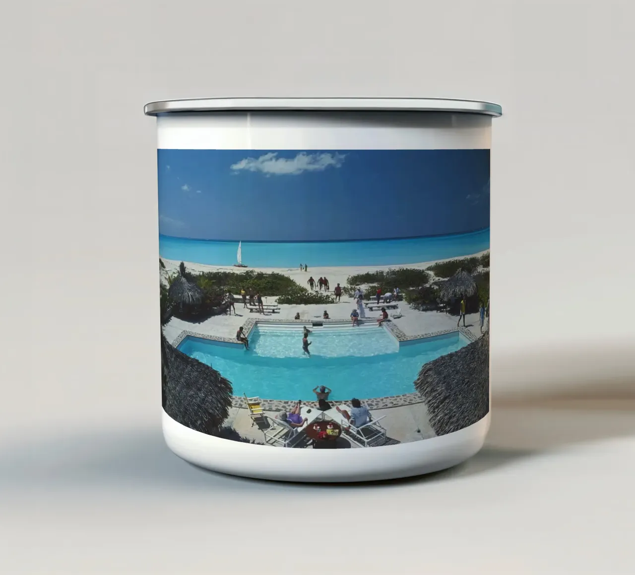 The Meridian Club Slim Aarons 1981 tazza in smalto da GEOLOG