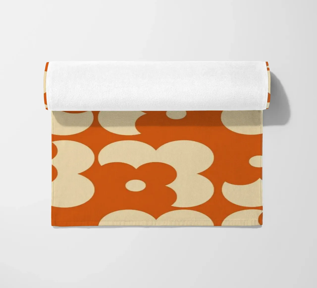 Orange fall retro 60s floral pattern telo mare da TijanaArtStudio88