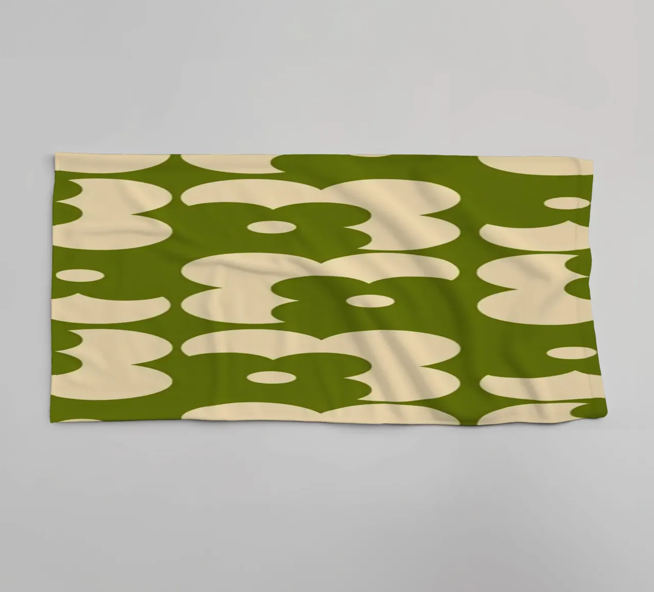 Green fall retro 60s floral pattern asciugamano da bagno da TijanaArtStudio88