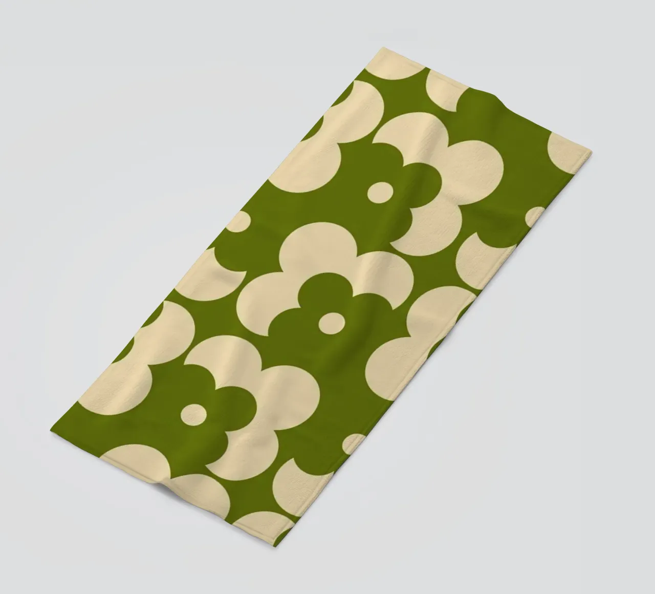 Green fall retro 60s floral pattern telo mare da TijanaArtStudio88