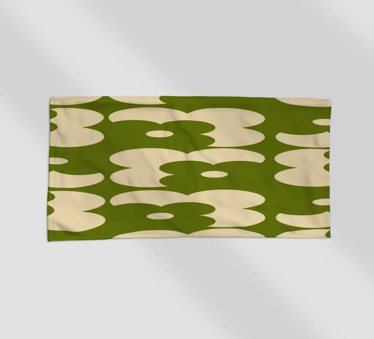 Green fall retro 60s floral pattern telo mare da TijanaArtStudio88