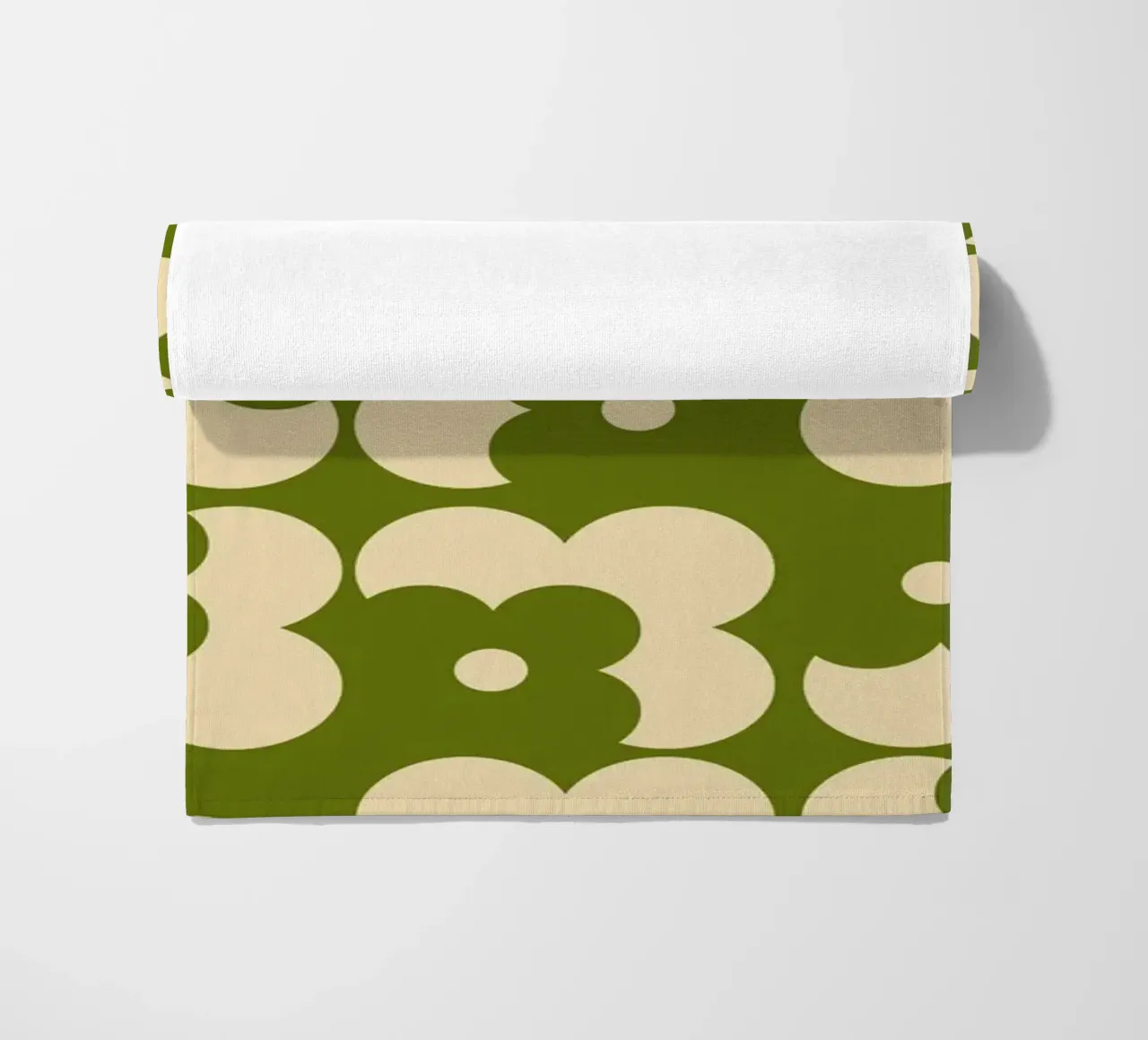 Green fall retro 60s floral pattern telo mare da TijanaArtStudio88