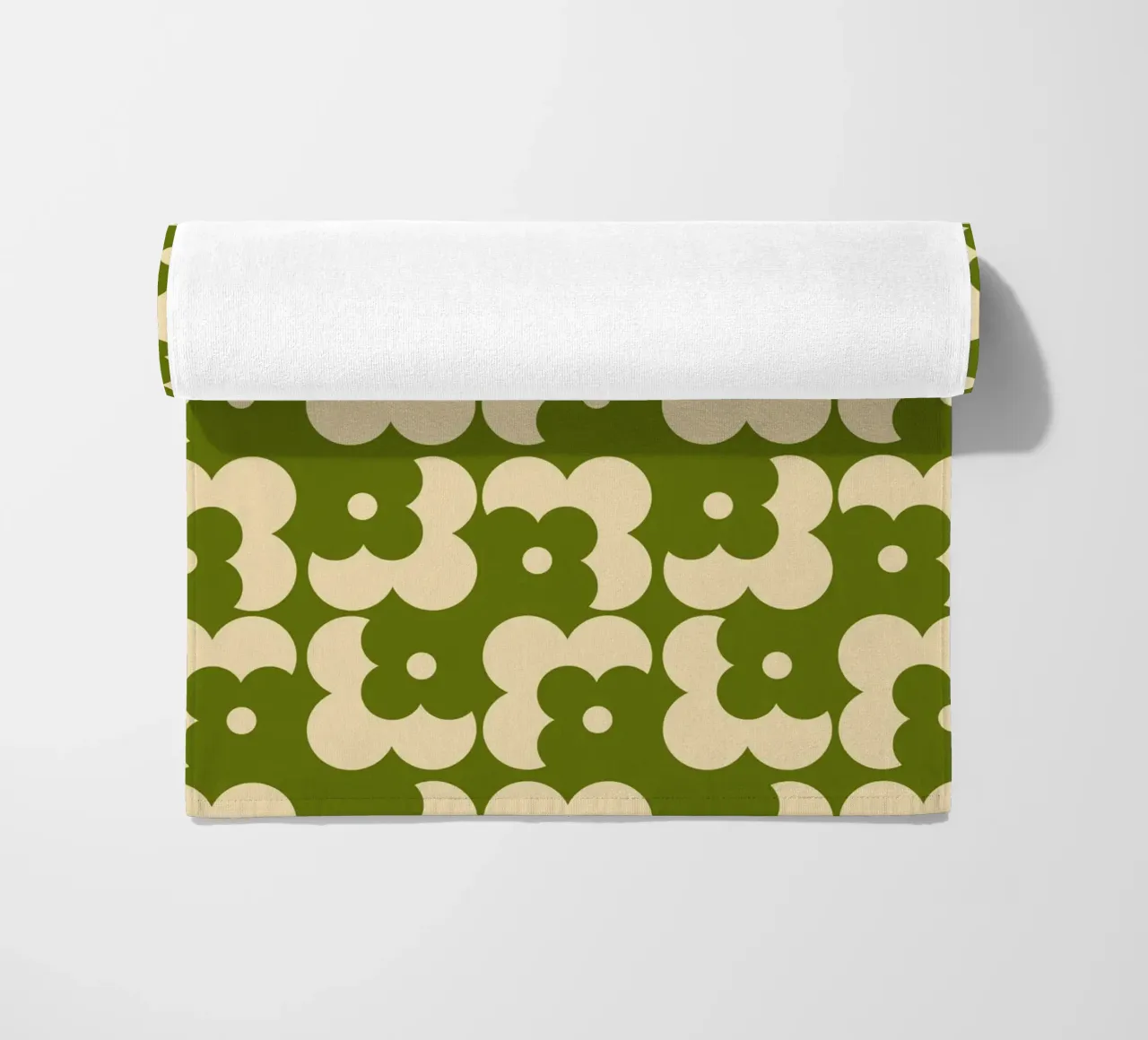 Green fall retro 60s floral pattern telo mare da TijanaArtStudio88