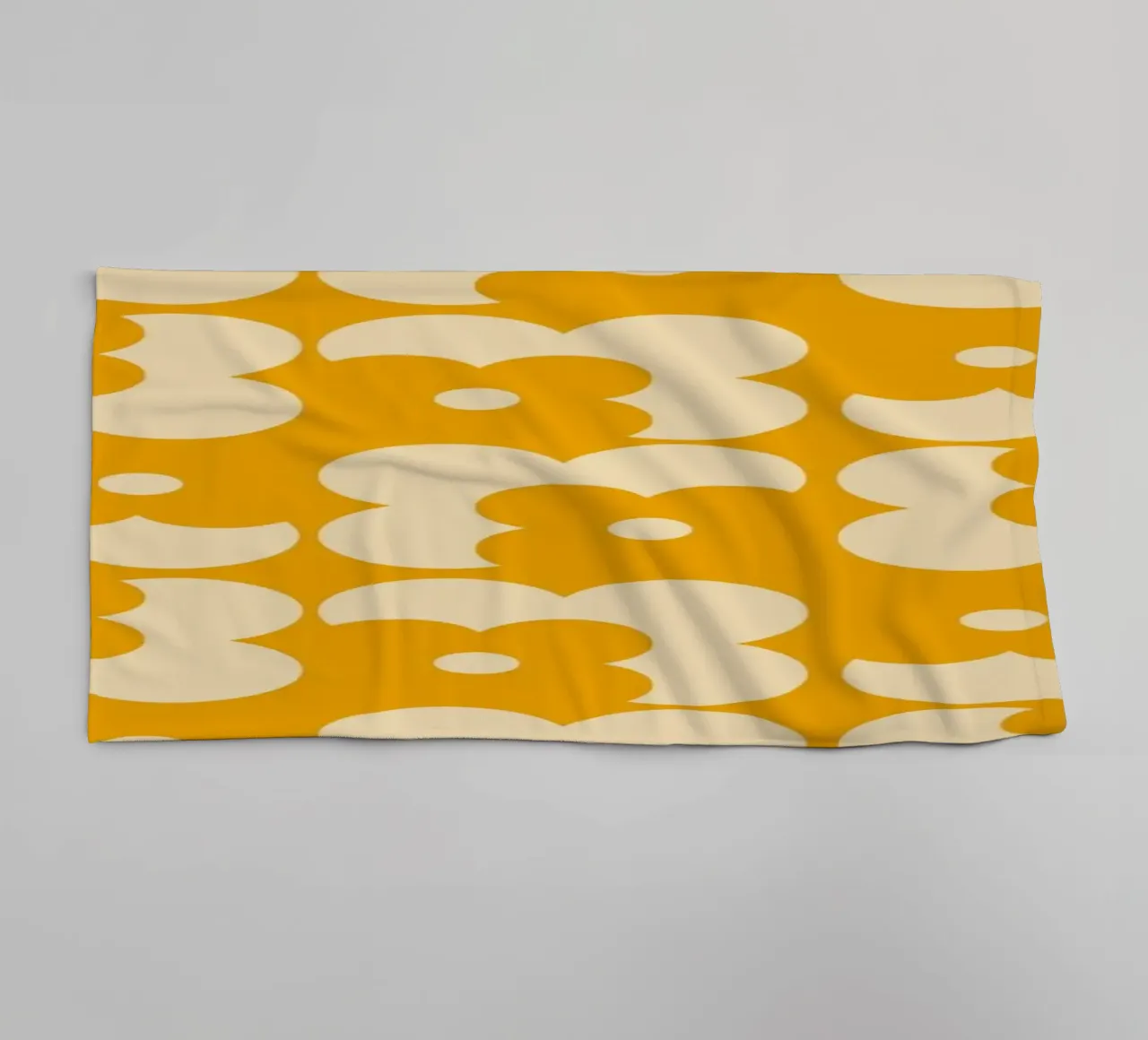 Yellow fall retro 60s floral pattern asciugamano da bagno da TijanaArtStudio88