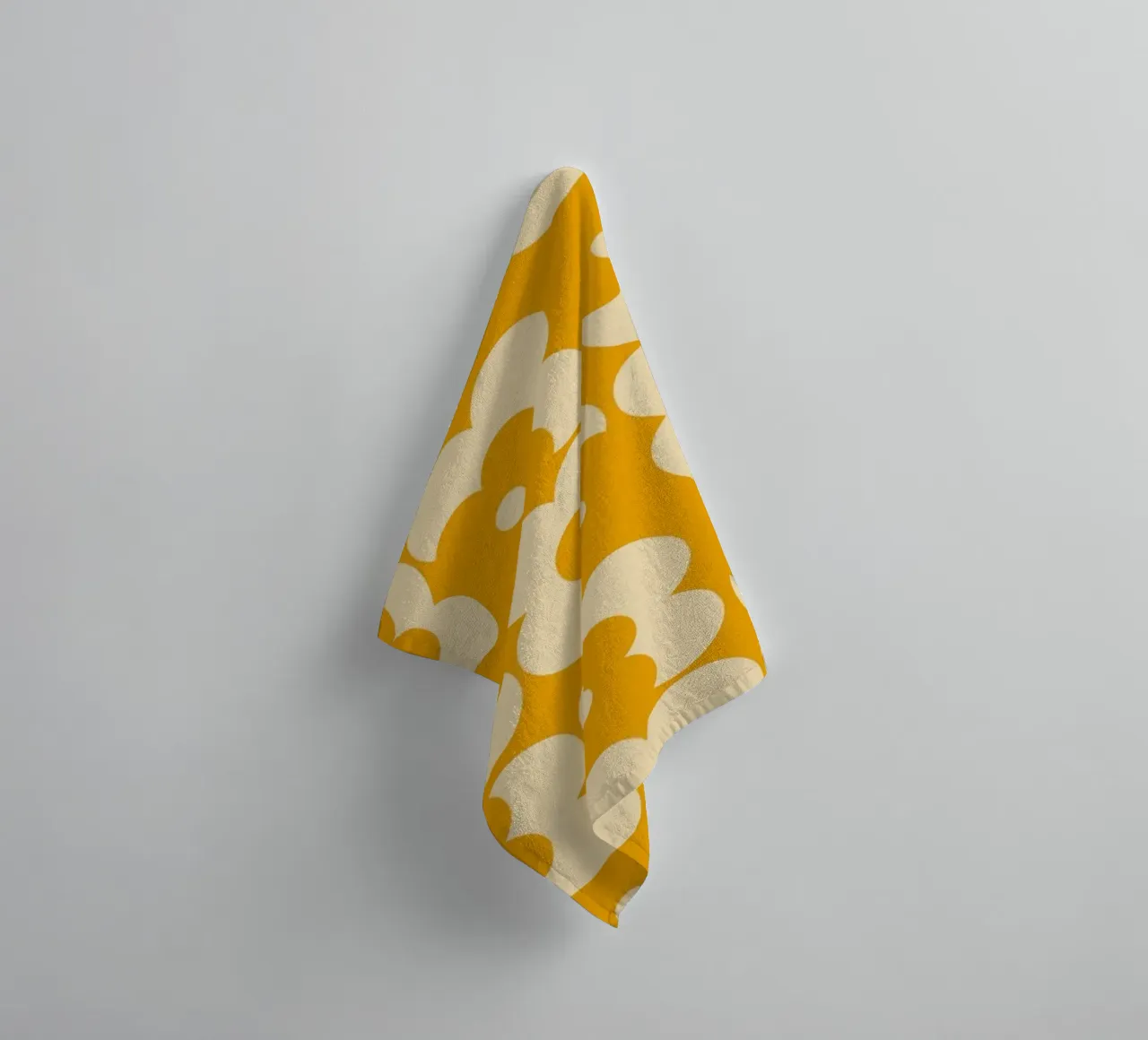 Yellow fall retro 60s floral pattern asciugamano da bagno da TijanaArtStudio88
