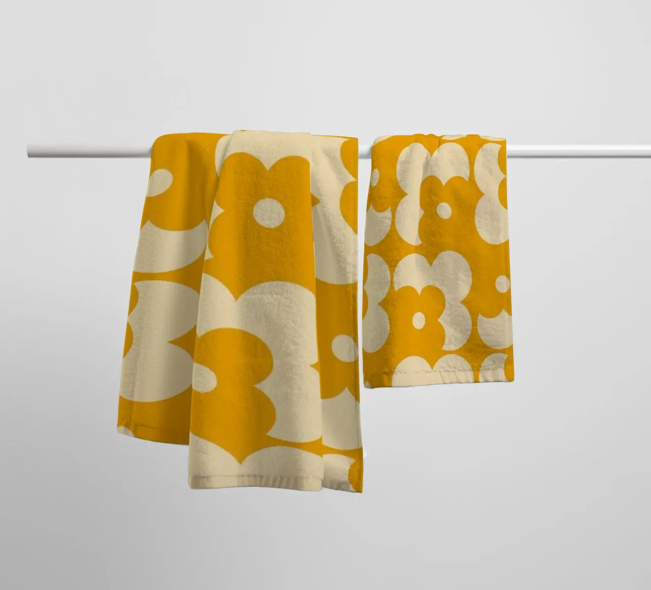 Yellow fall retro 60s floral pattern asciugamano da bagno da TijanaArtStudio88