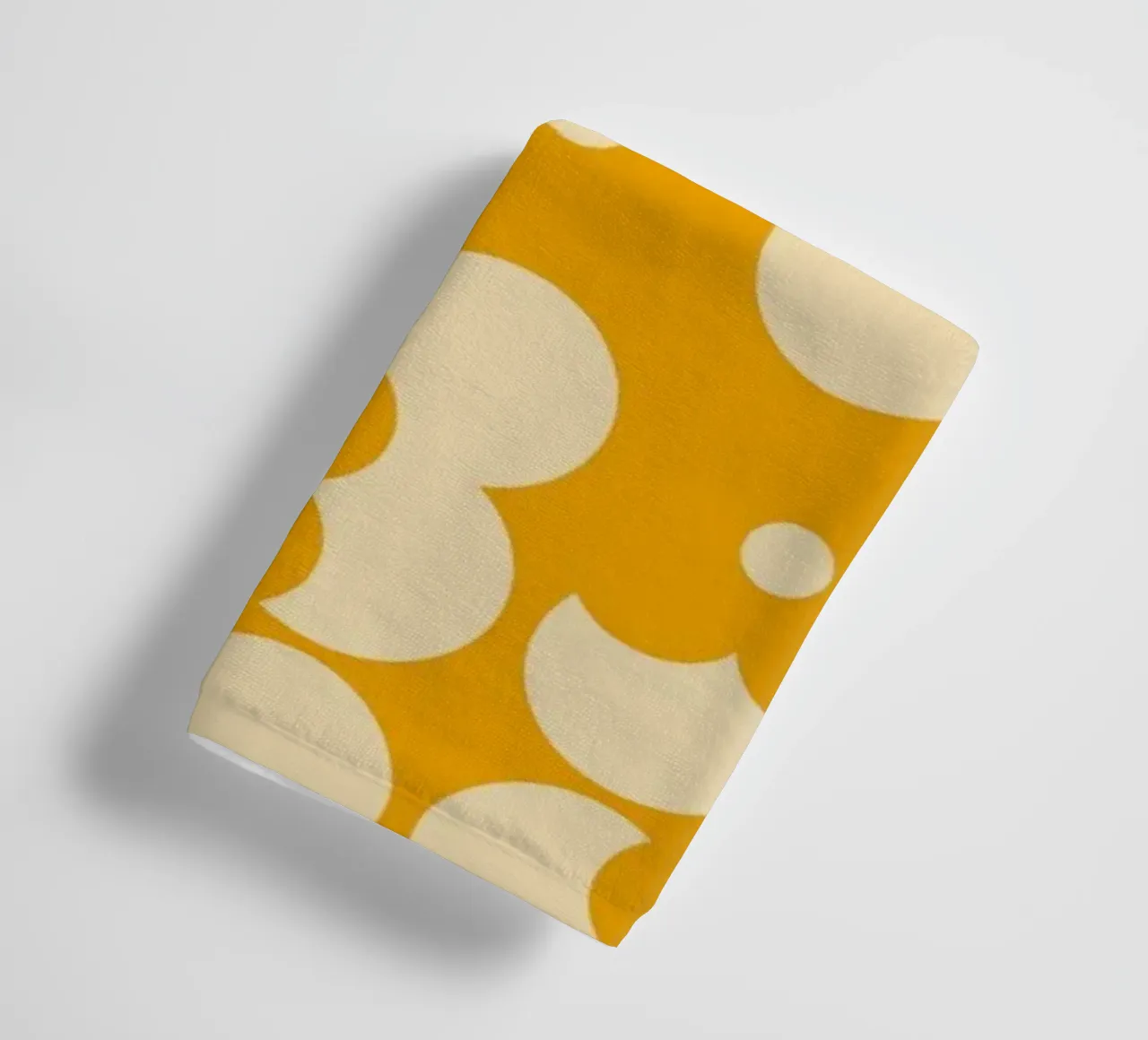 Yellow fall retro 60s floral pattern asciugamano da bagno da TijanaArtStudio88