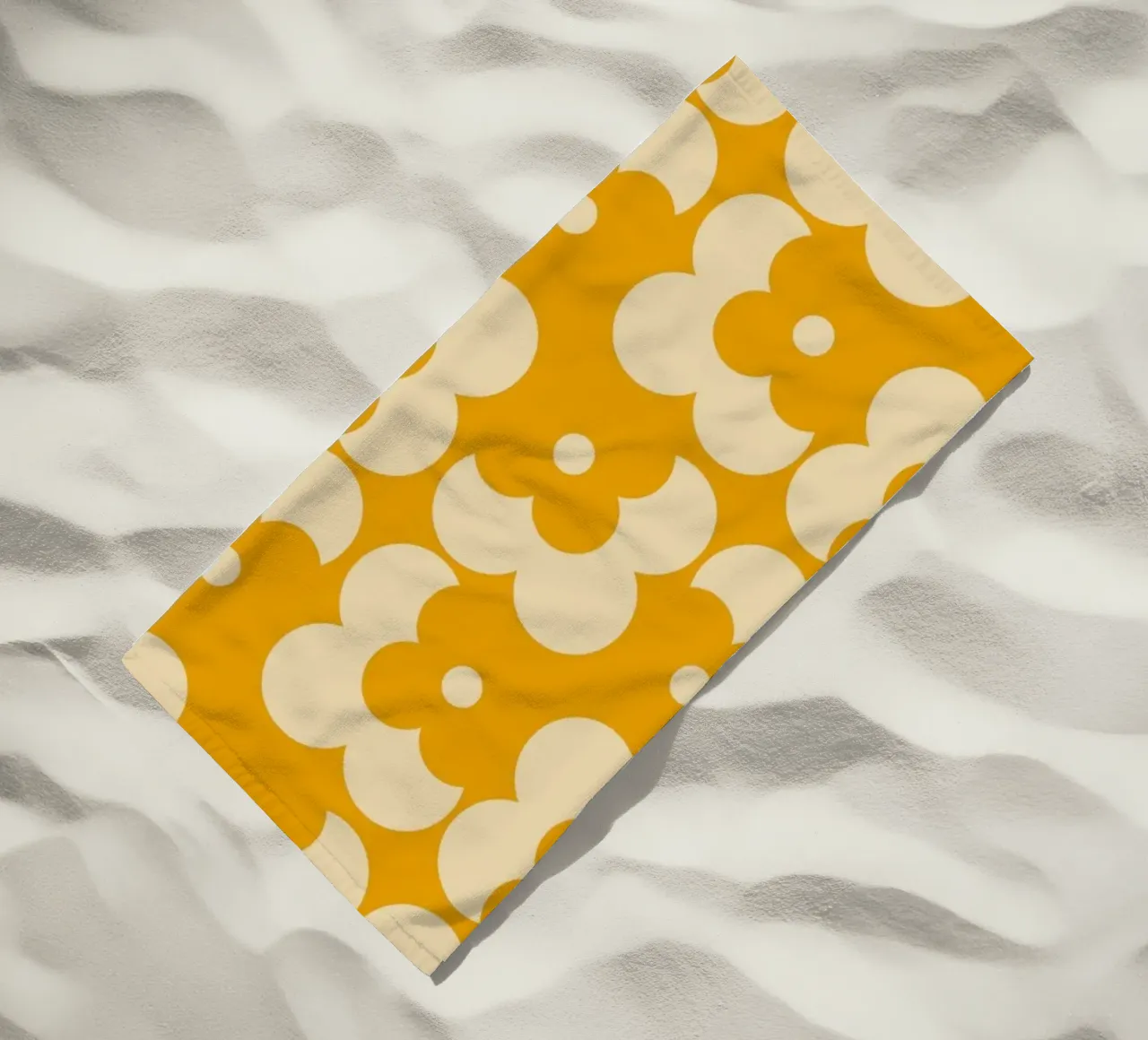 Yellow fall retro 60s floral pattern telo mare da TijanaArtStudio88