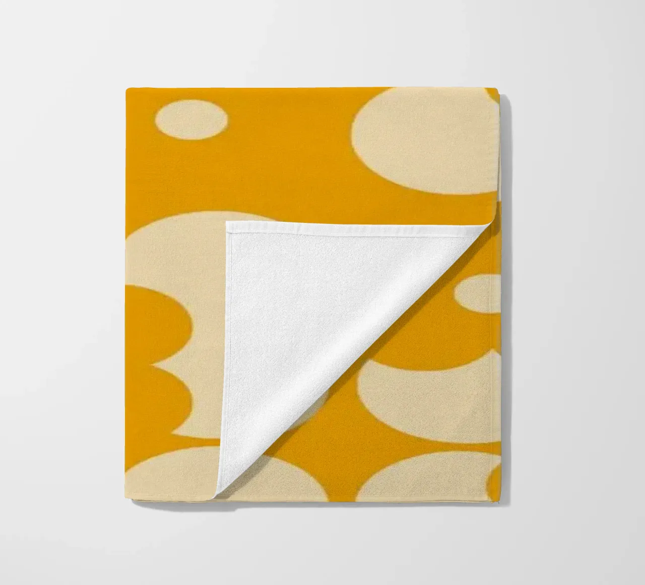 Yellow fall retro 60s floral pattern telo mare da TijanaArtStudio88