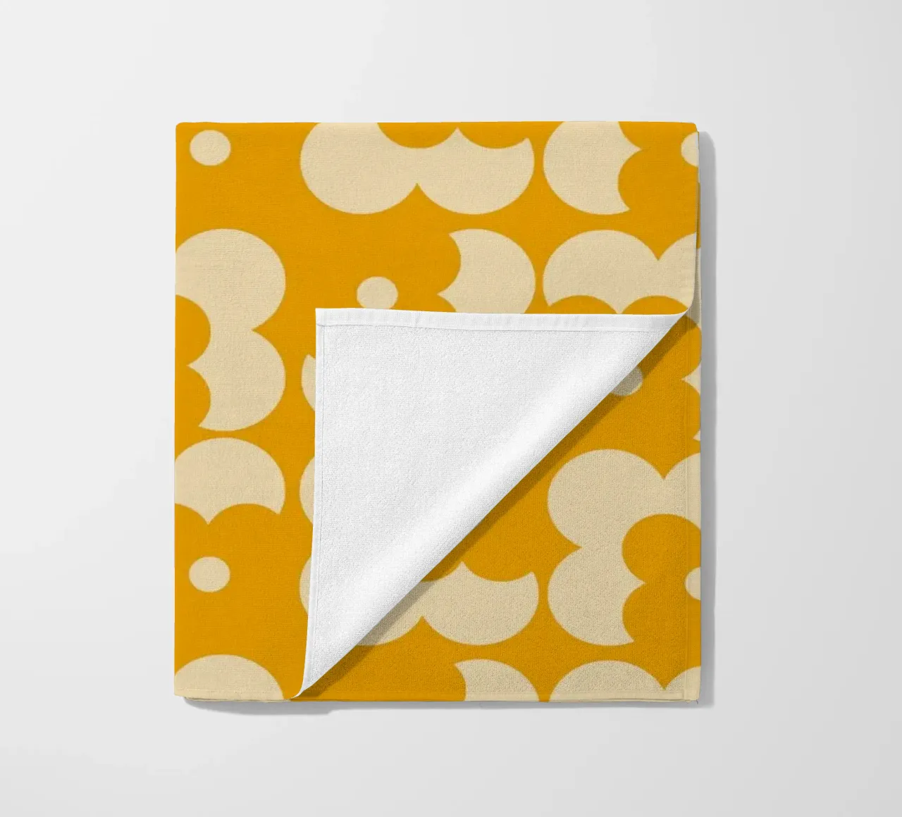 Yellow fall retro 60s floral pattern telo mare da TijanaArtStudio88
