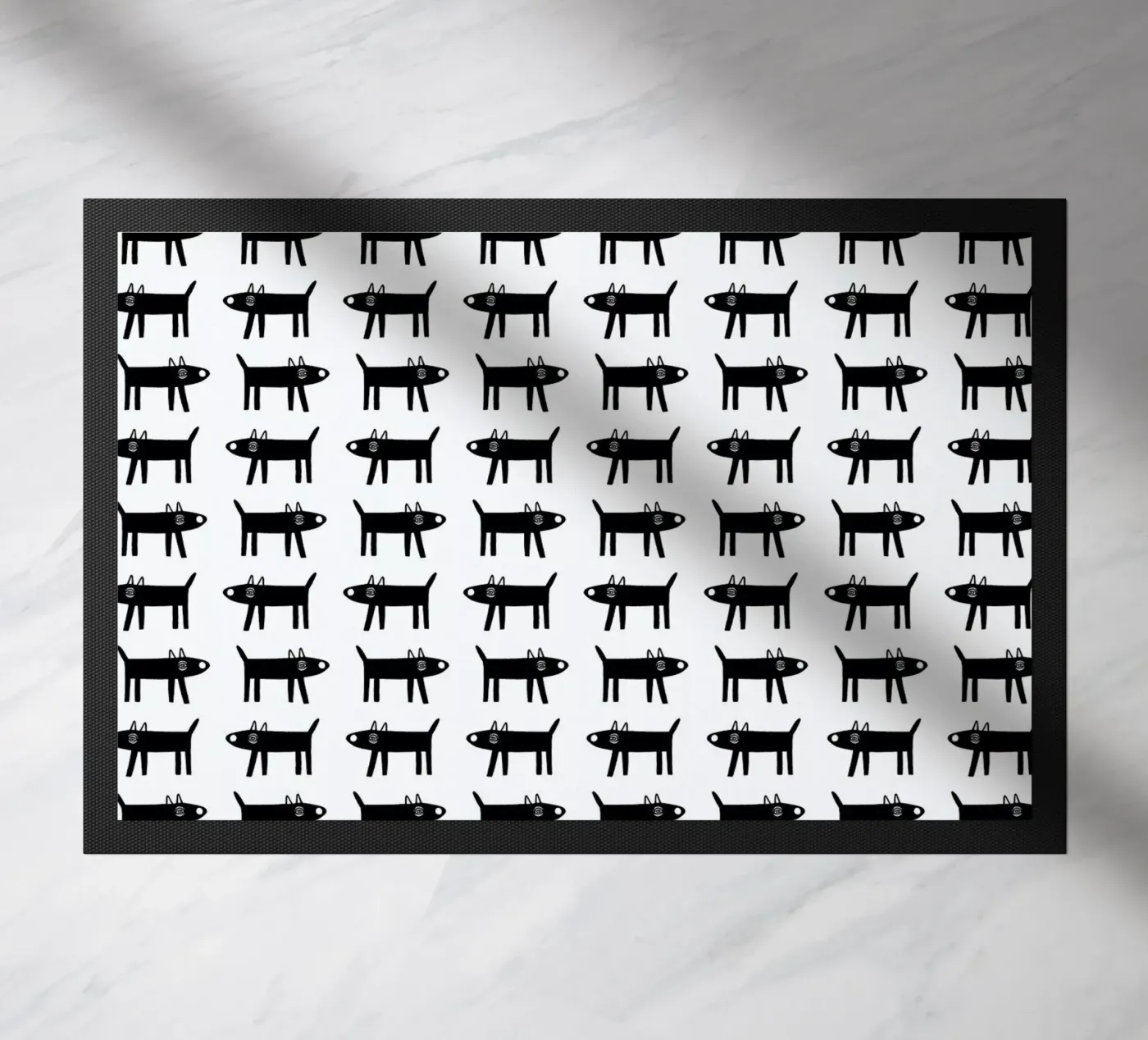dog pattern 1 Fußmatte von Studio Teer