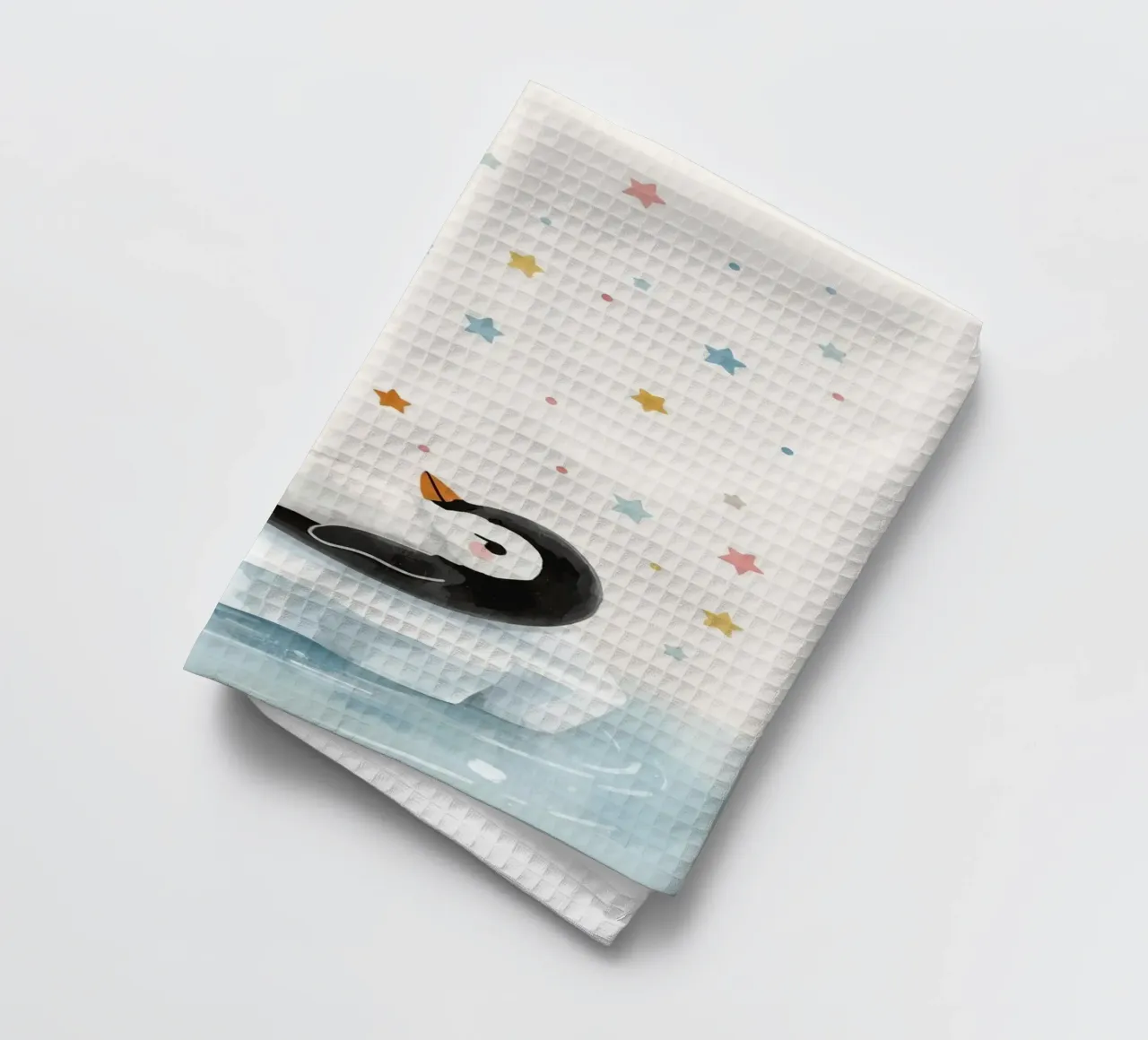 Mignon pingouin endormi sur un iceberg avec la lune et les étoiles torchon de DesignDoodle