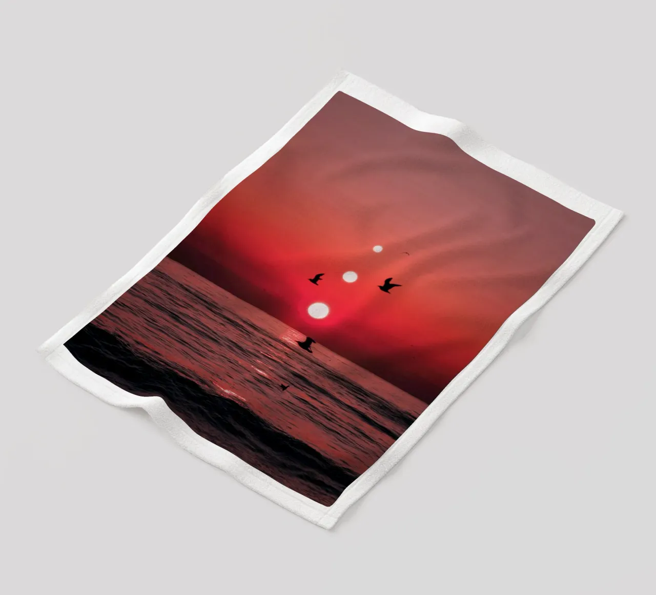 Drei Sonnenuntergänge und Vögel Fleecedecke von arizrab