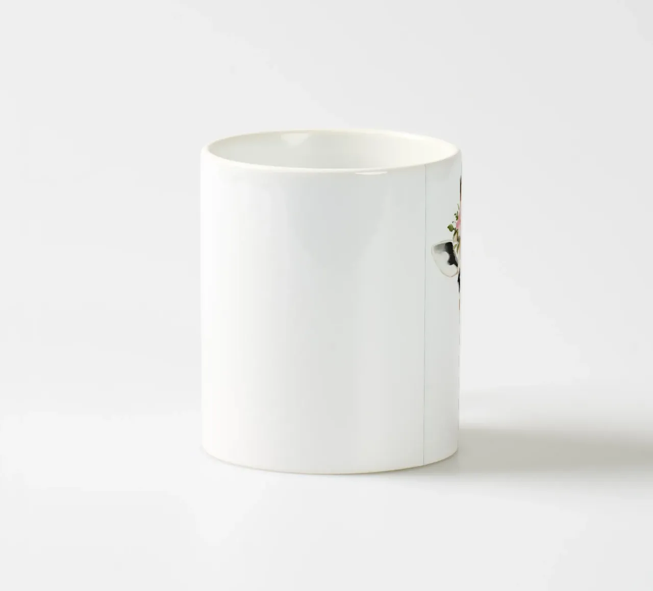 Giraffa con corona floreale tazza in ceramica da Barbara Wright