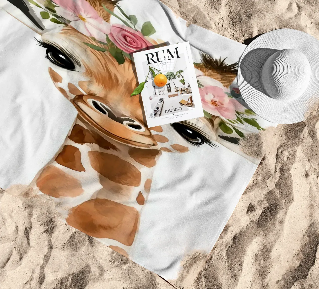 Giraffa con corona floreale telo mare da Barbara Wright