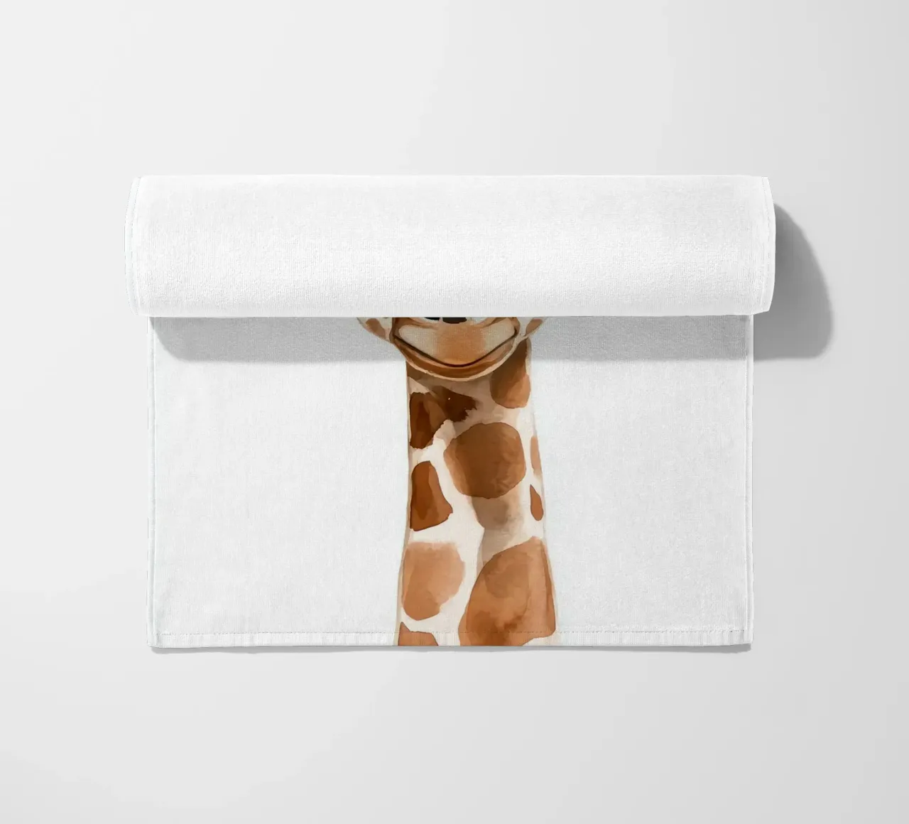 Giraffa con corona floreale telo mare da Barbara Wright