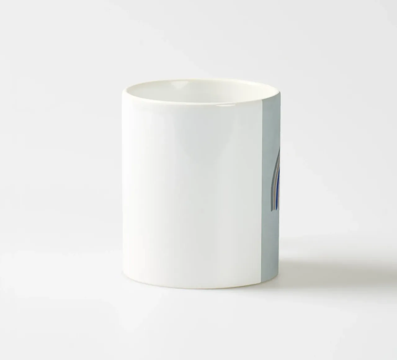 Blu arcobaleno tazza in ceramica da Charlotte Gagnon