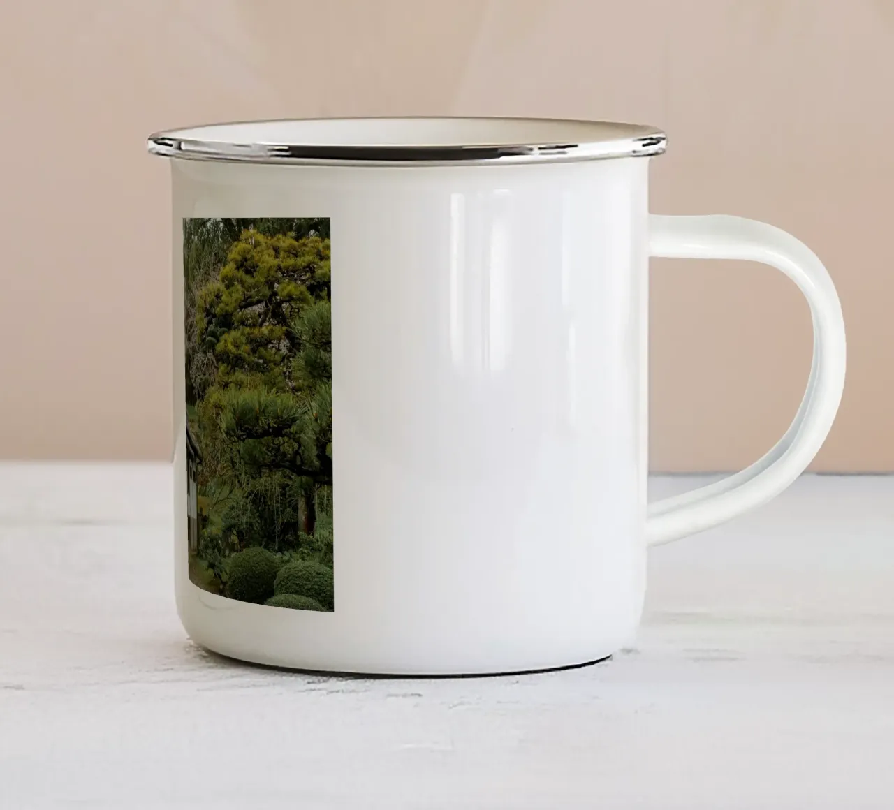 Residenza giapponese a Uchiko, Giappone tazza in smalto da Marcel Bisig