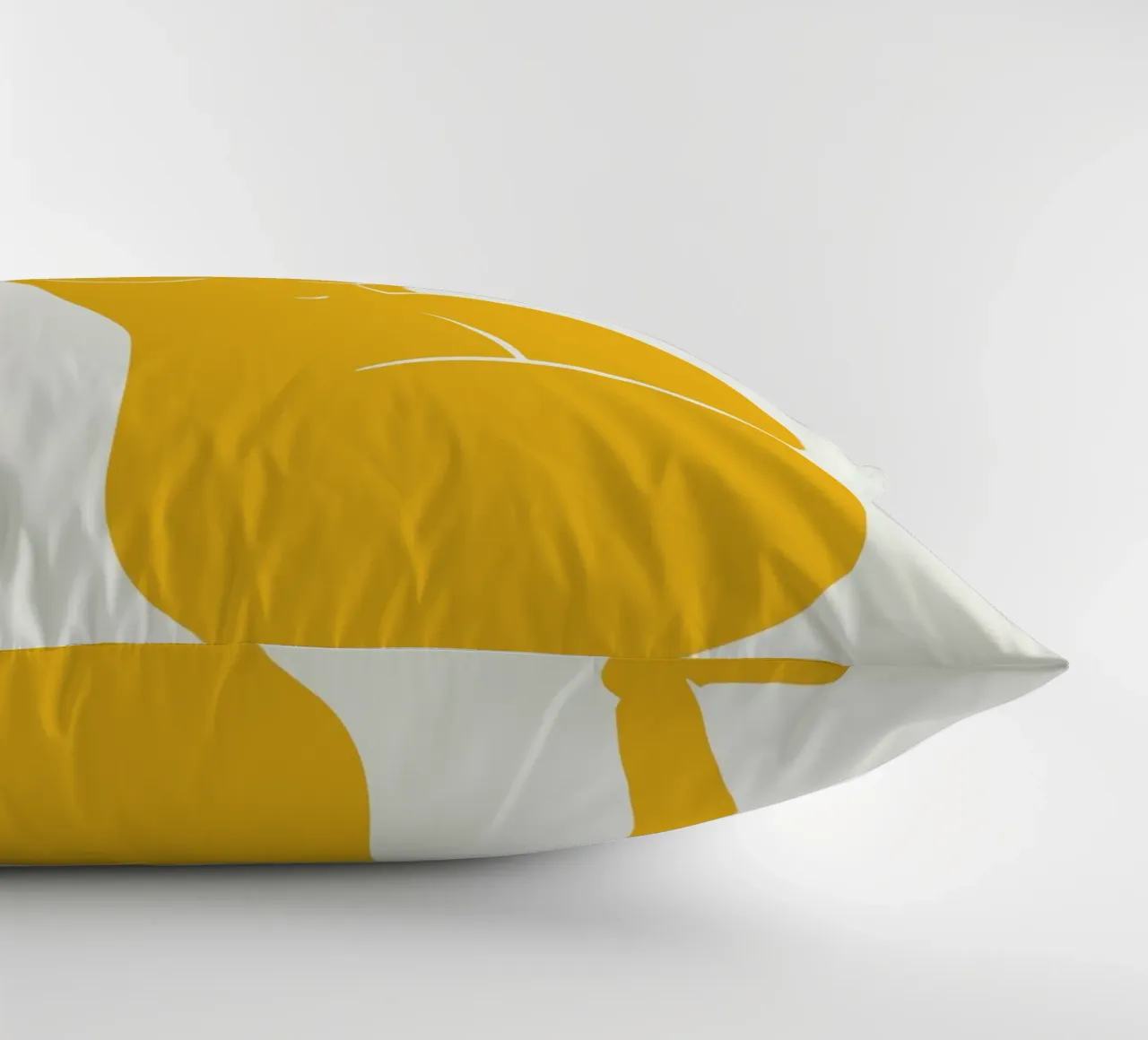 Seduta nuda in giallo x cuscino da Little Dean