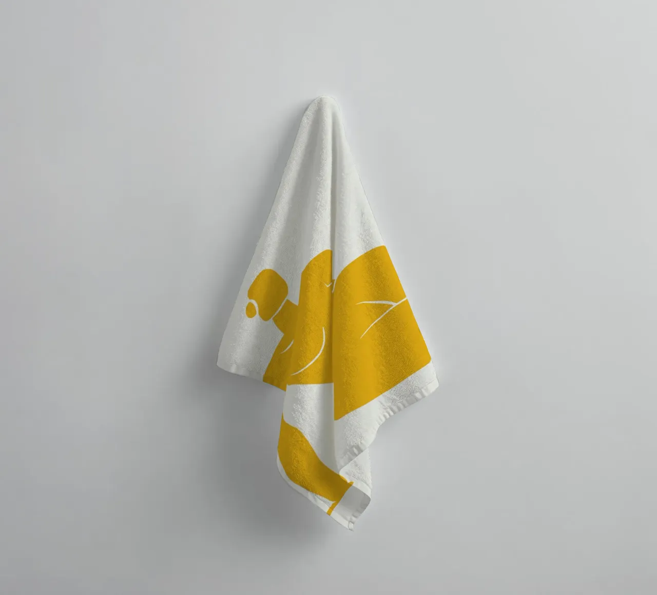 Assise nue en jaune x serviette de bain de Little Dean