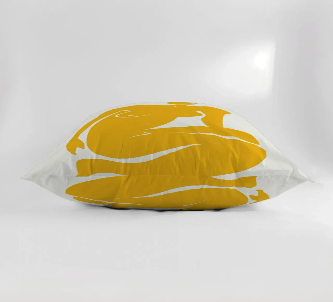 Nudo seduto in giallo x plus cuscino da Little Dean