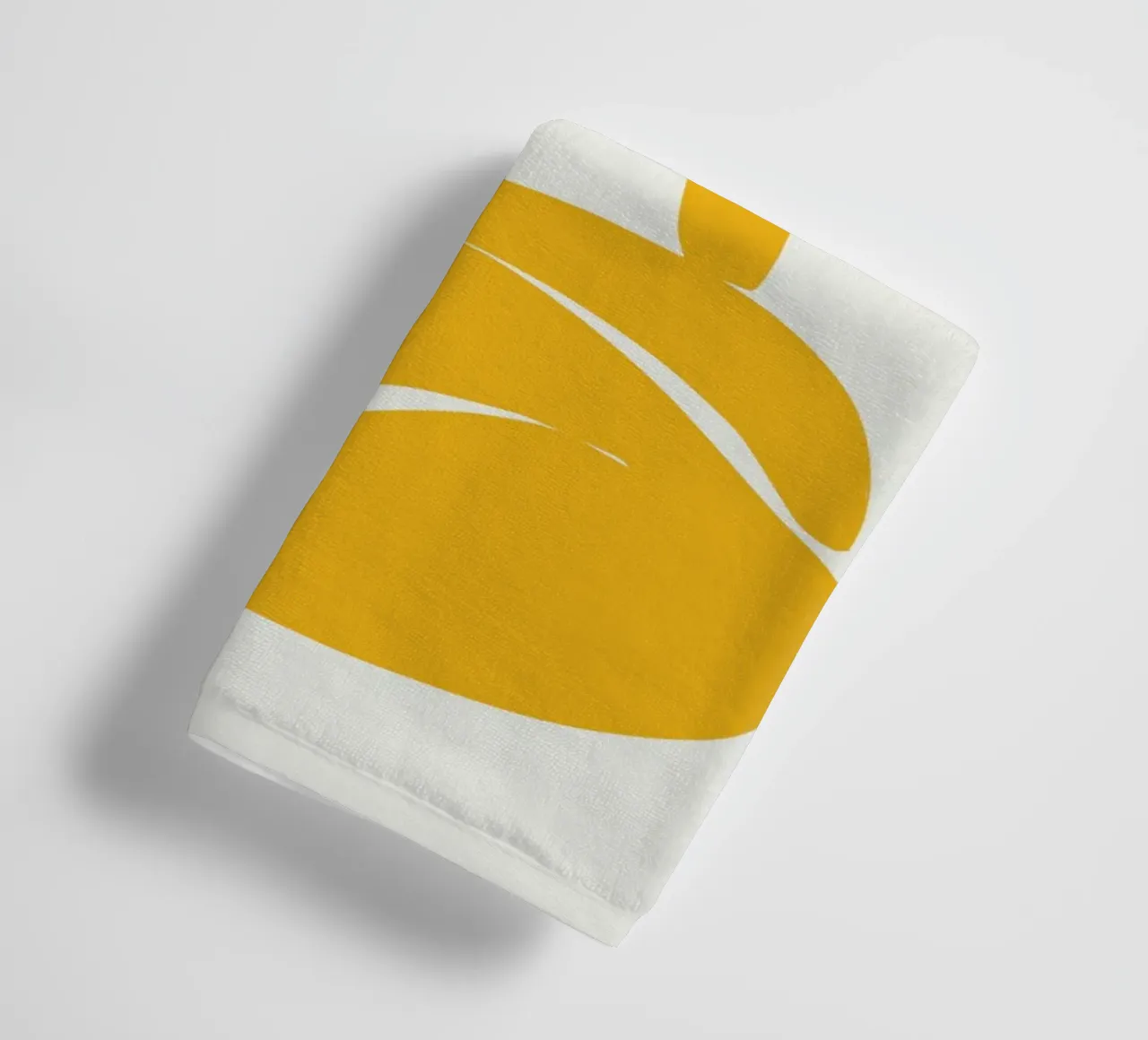 Nudo seduto in giallo x plus asciugamano da bagno da Little Dean