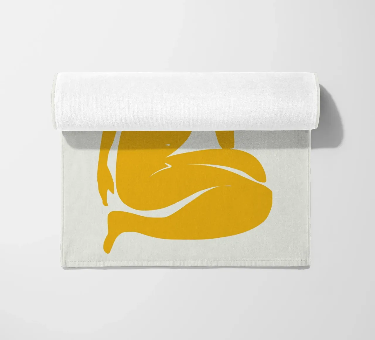 Nudo seduto in giallo x plus telo mare da Little Dean