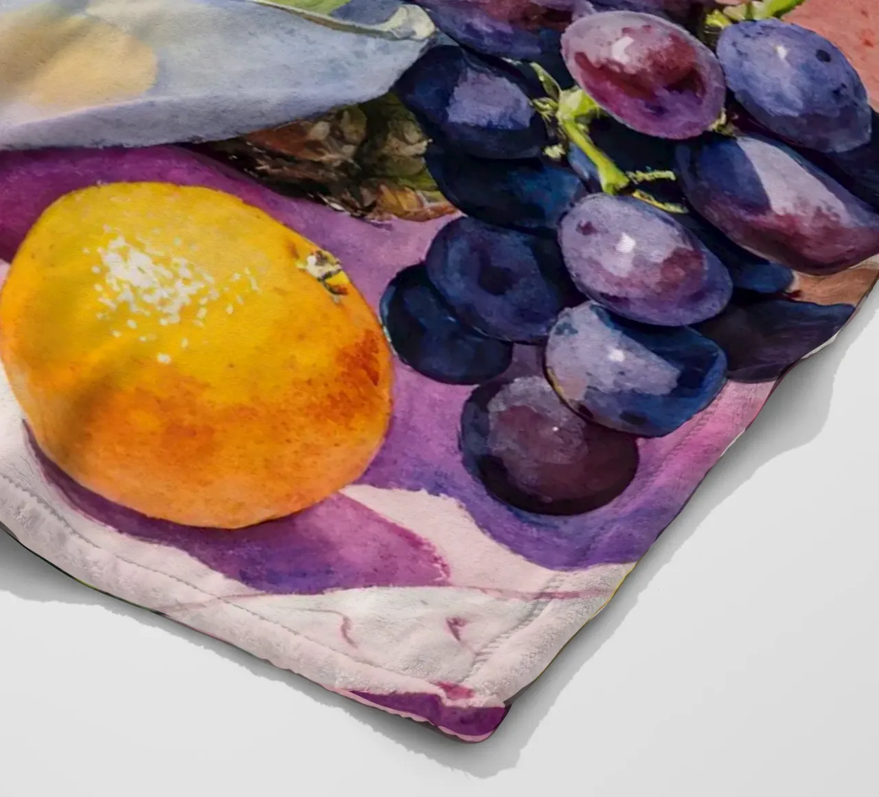 Ananas, mele, uva e agrumi coperta in pile da Attaboy Dsgn