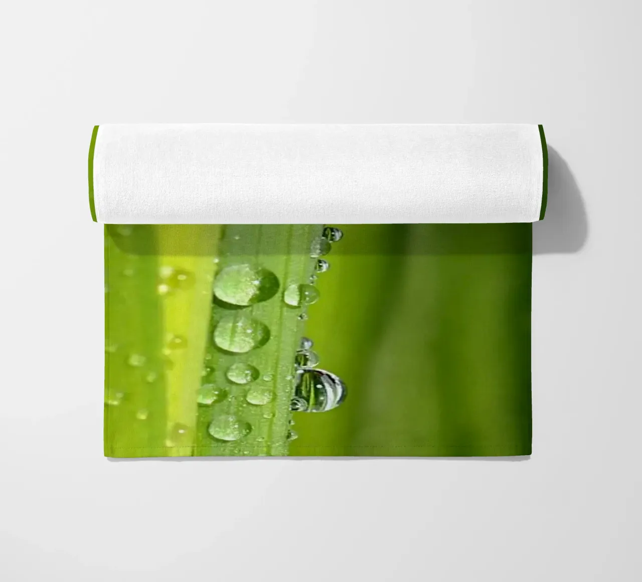 Wassertropfen Strandtuch von Atteloi