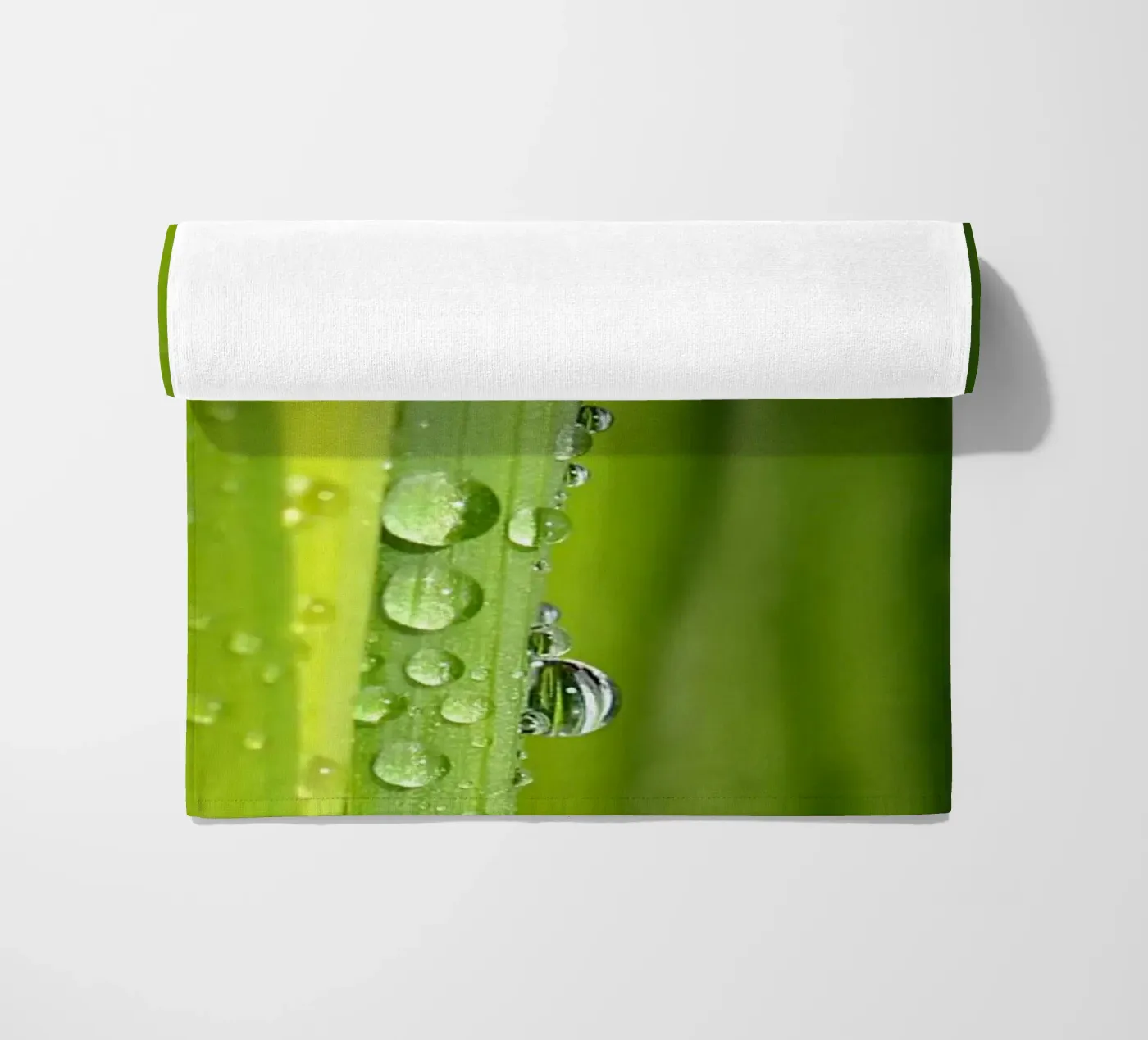 Wassertropfen Strandtuch von Atteloi