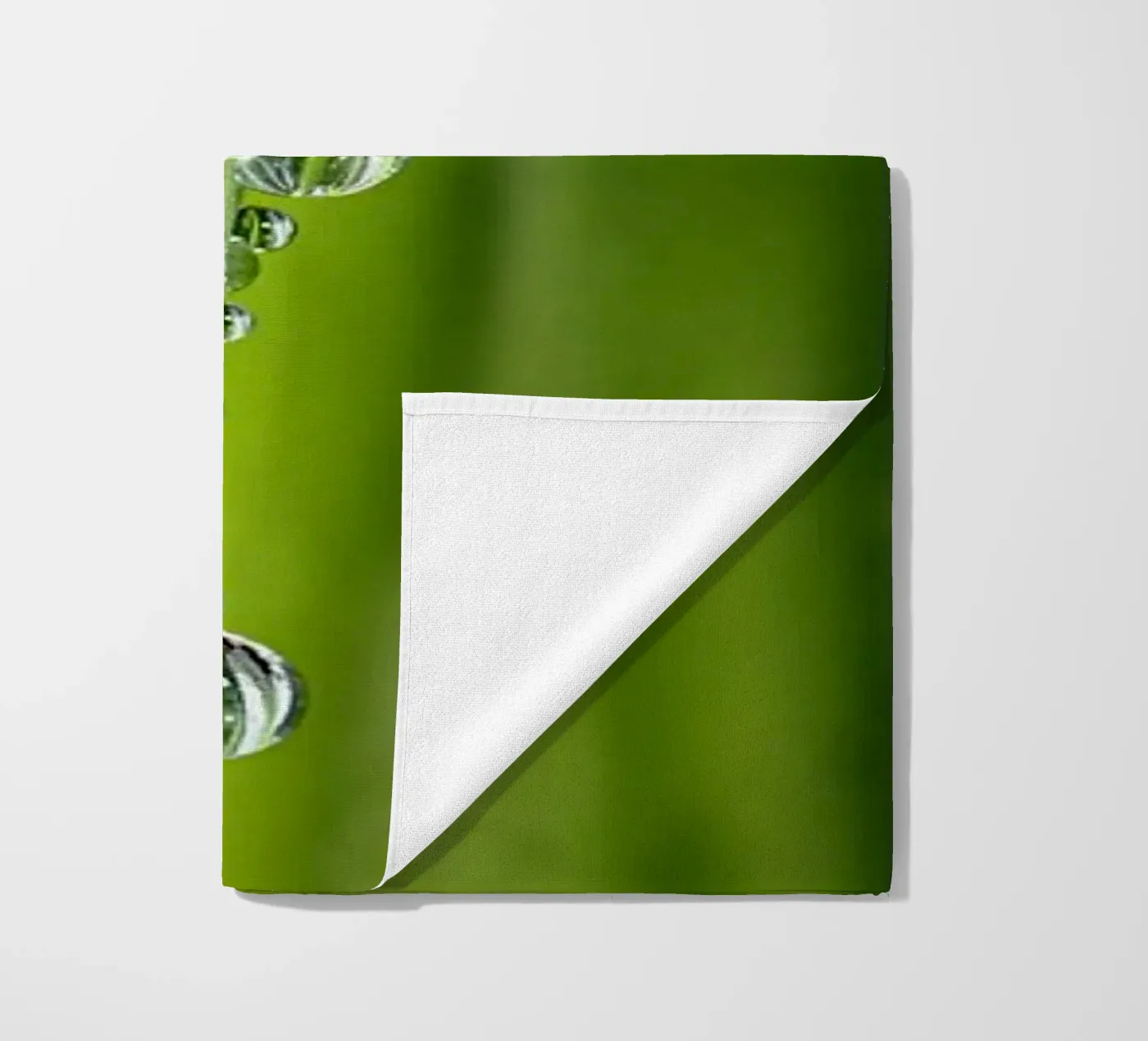 Wassertropfen Strandtuch von Atteloi