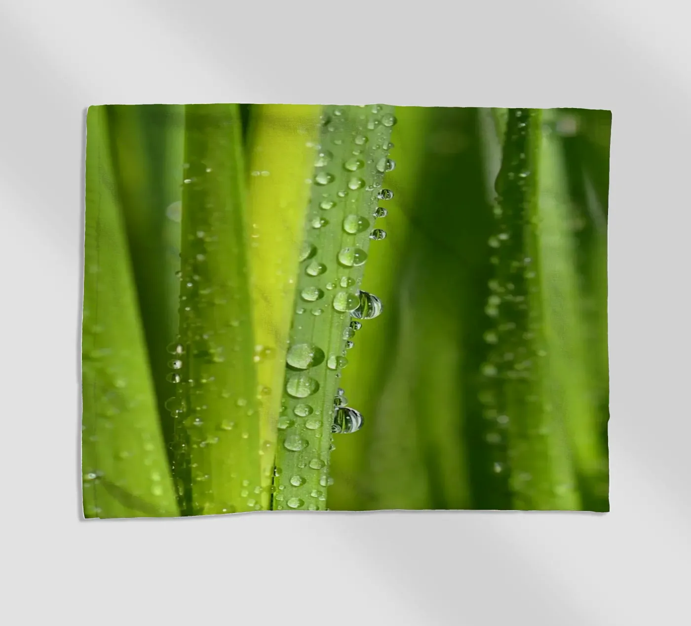 Wassertropfen Strandtuch von Atteloi