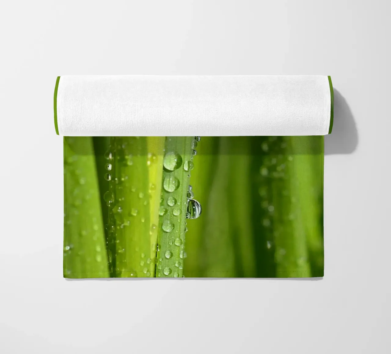 Wassertropfen Strandtuch von Atteloi