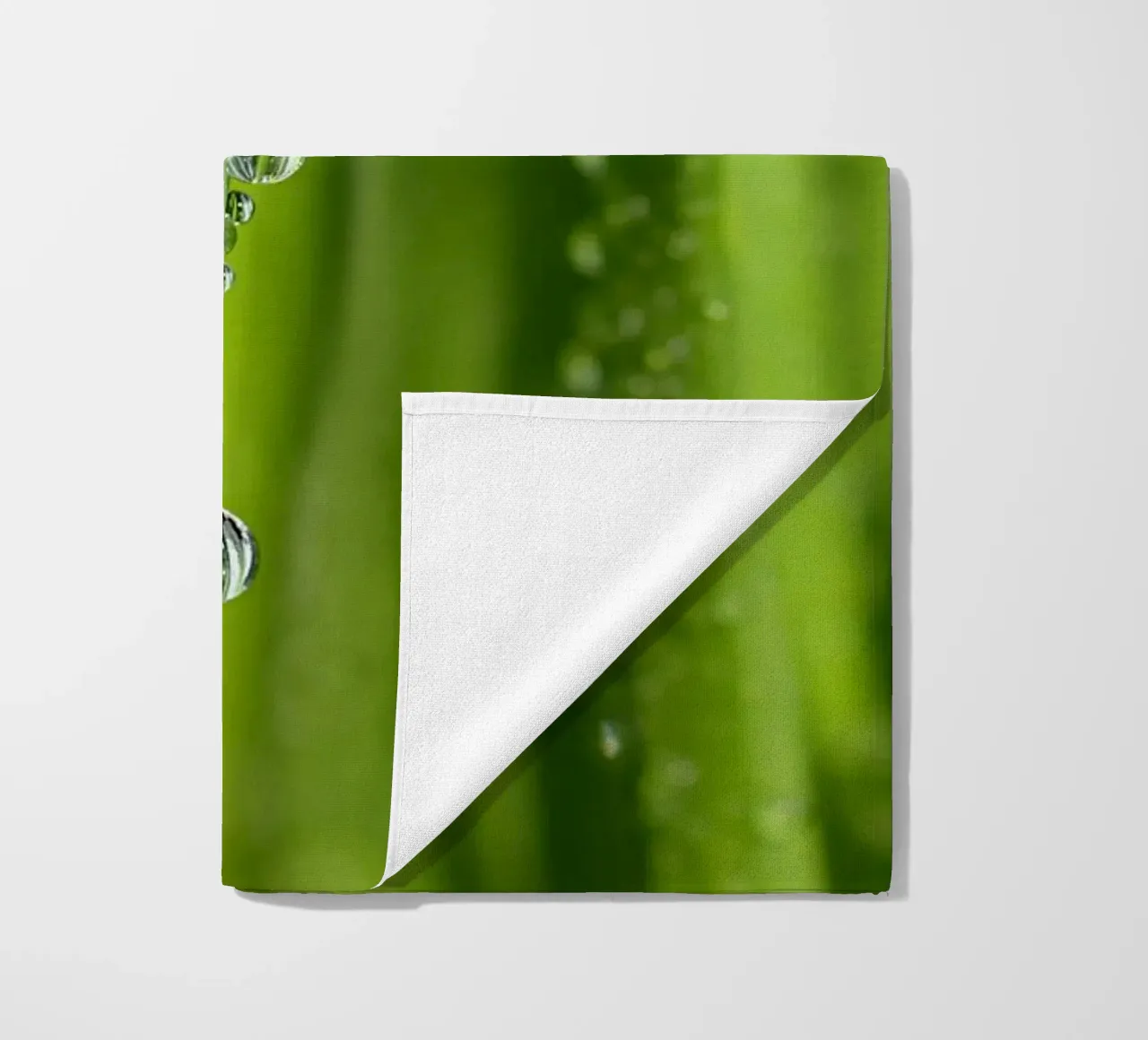 Wassertropfen Strandtuch von Atteloi