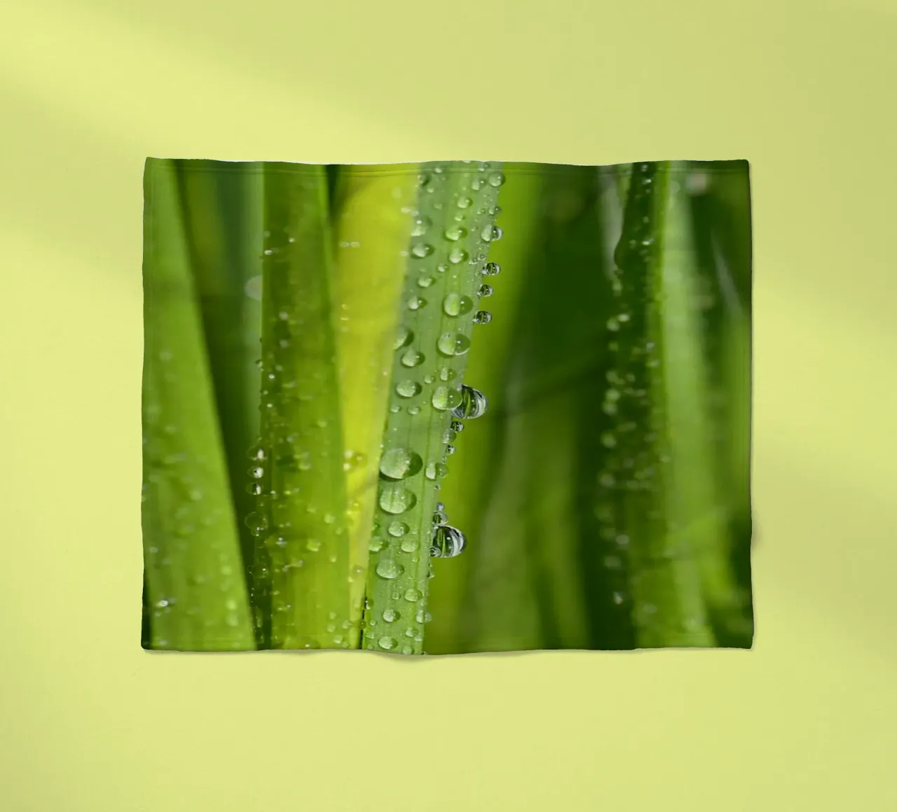 Wassertropfen Fleecedecke von Atteloi