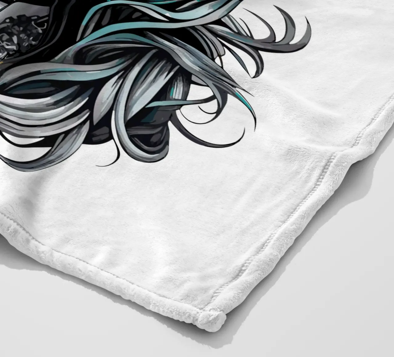 Ragazza cool con cuffie e chignon disordinato coperta in pile da mum tees