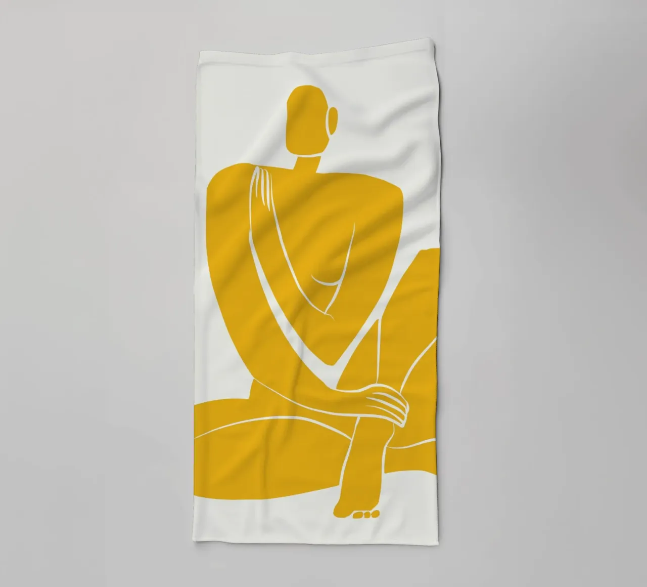 Assise nue dans une pro jaune serviette de bain de Little Dean