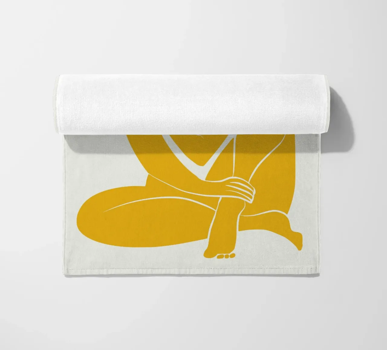 Assise nue dans une pro jaune serviette de plage de Little Dean