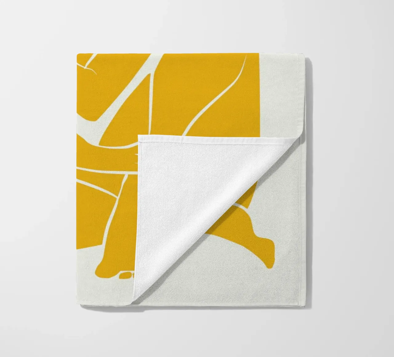 Assise nue dans une pro jaune serviette de plage de Little Dean