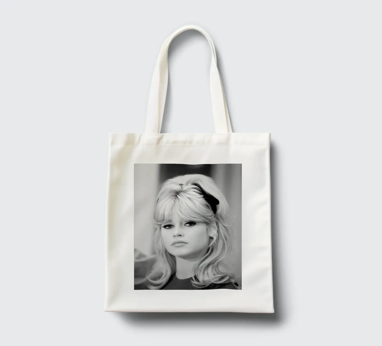 Brigitte Bardot in AGENT borsa in juta da vintgeseyn