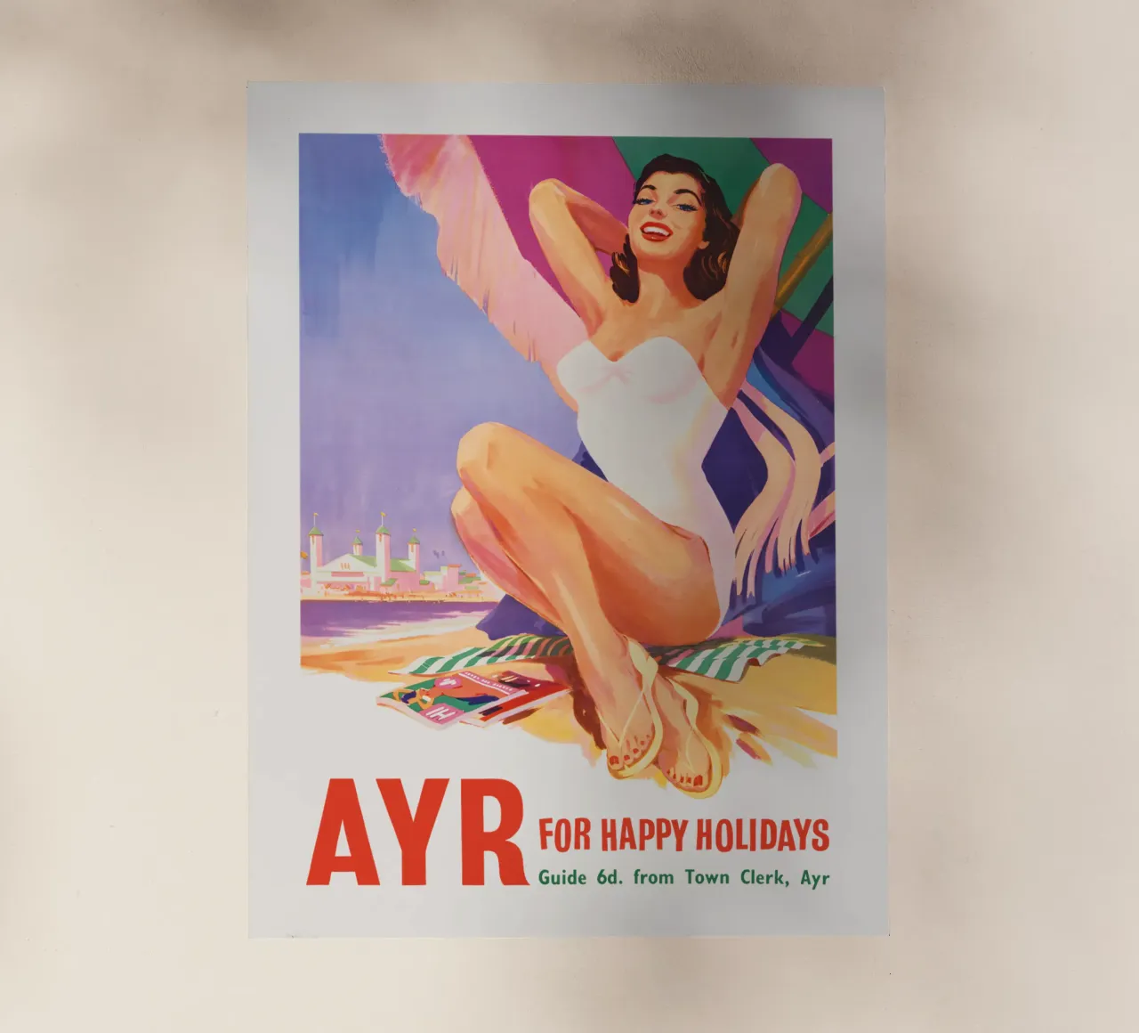 Poster di viaggio britannico d'epoca con ragazza pin-up pellicola backlit da Vintagrafica