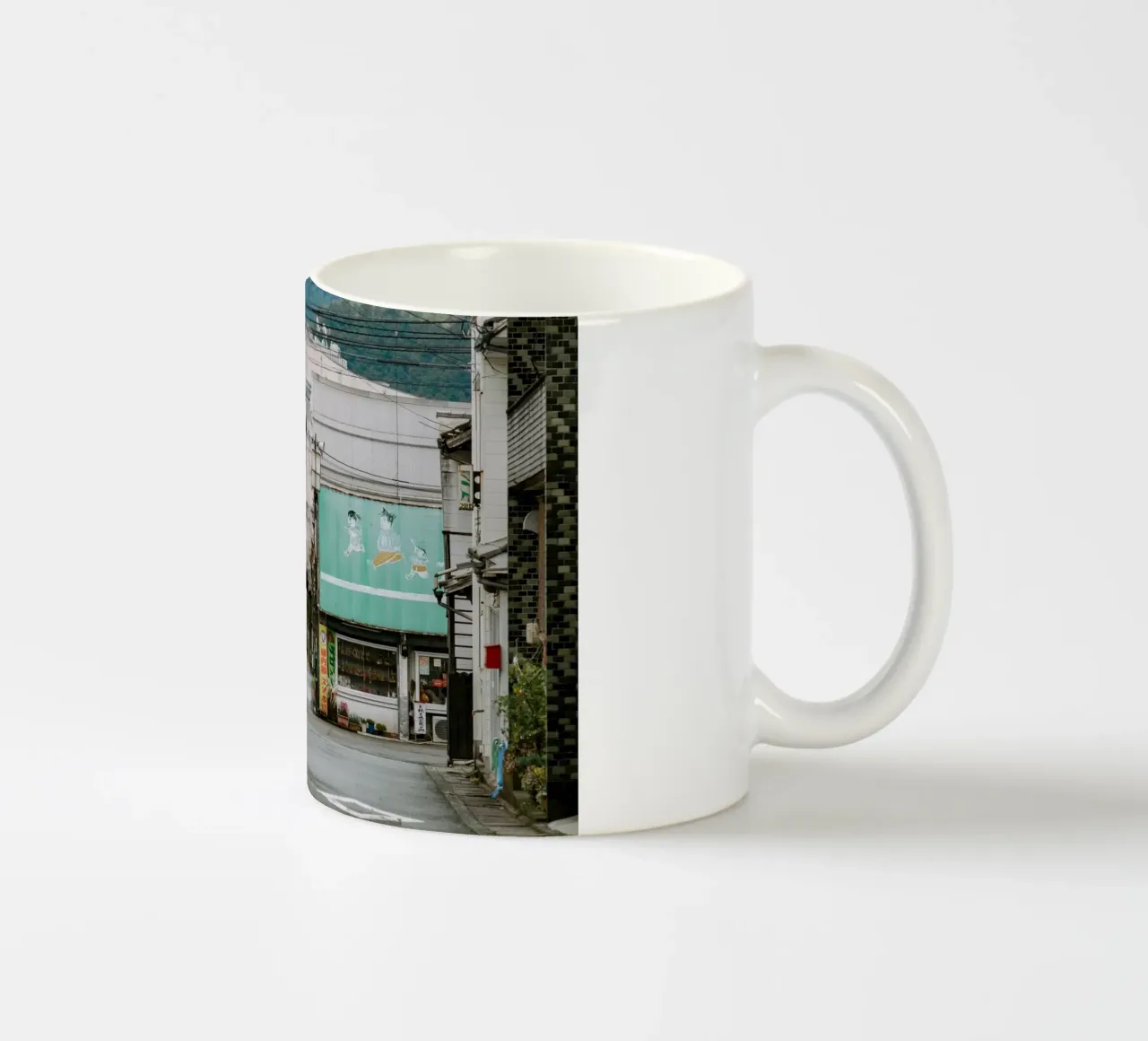 Scena di strada a Uchiko, Giappone tazza in ceramica da Marcel Bisig