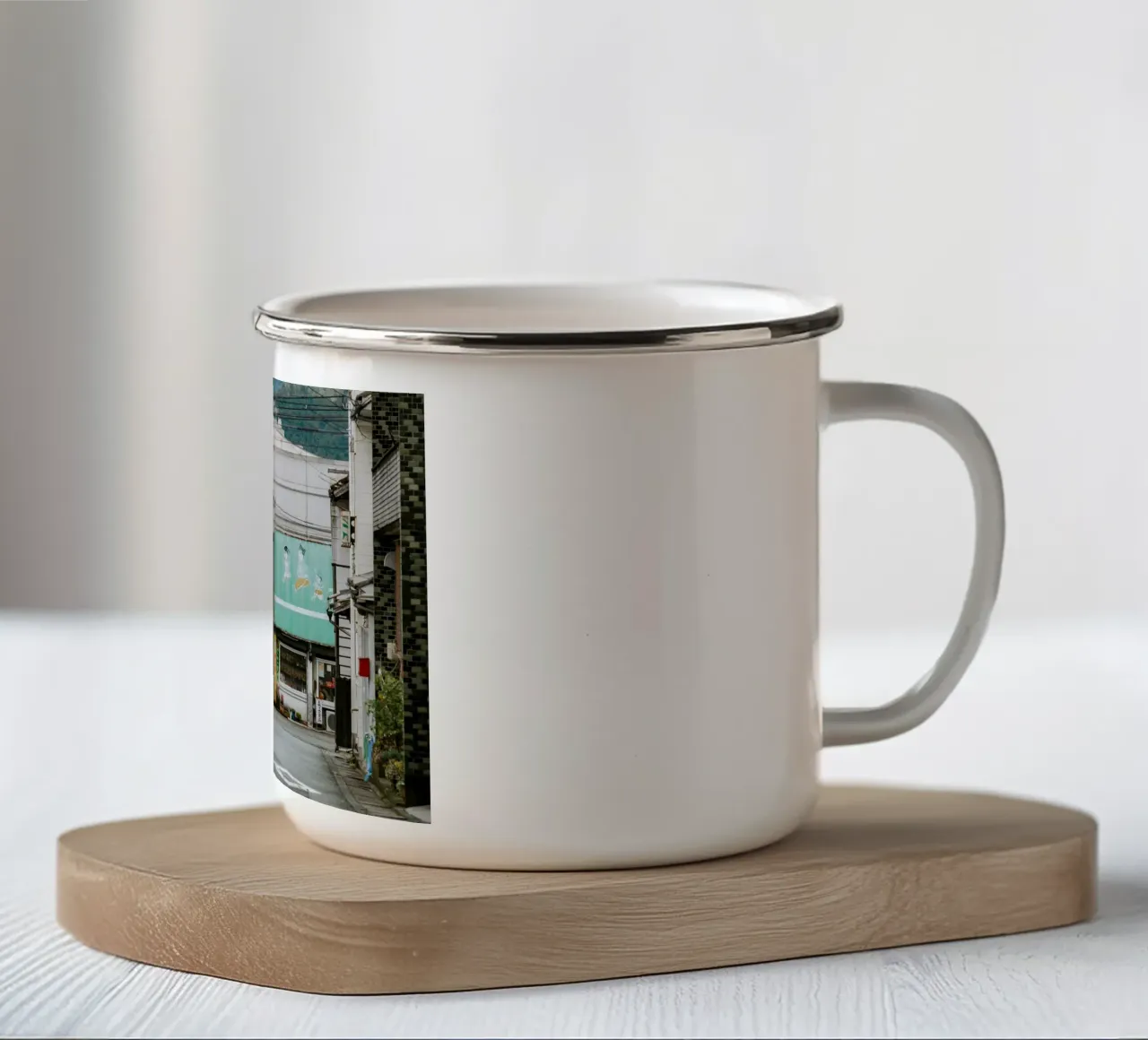 Scena di strada a Uchiko, Giappone tazza in smalto da Marcel Bisig