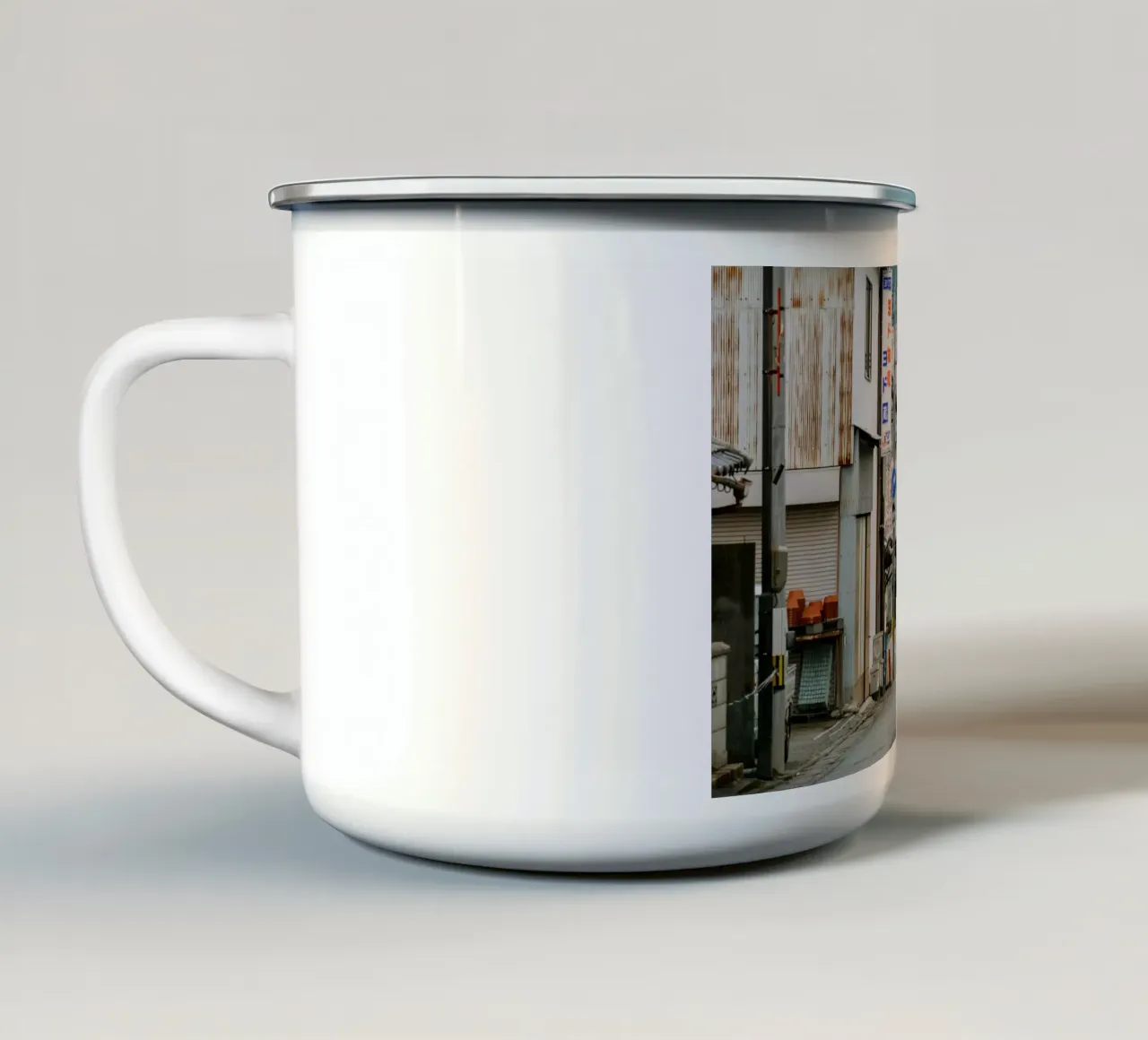 Scena di strada a Uchiko, Giappone tazza in smalto da Marcel Bisig
