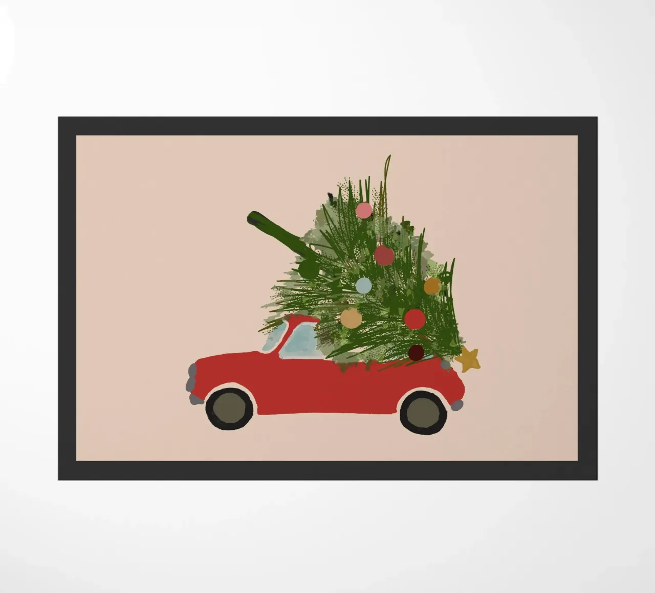 Rosso auto di Natale con albero di Natale sul tetto Beige zerbino da Winter Studio