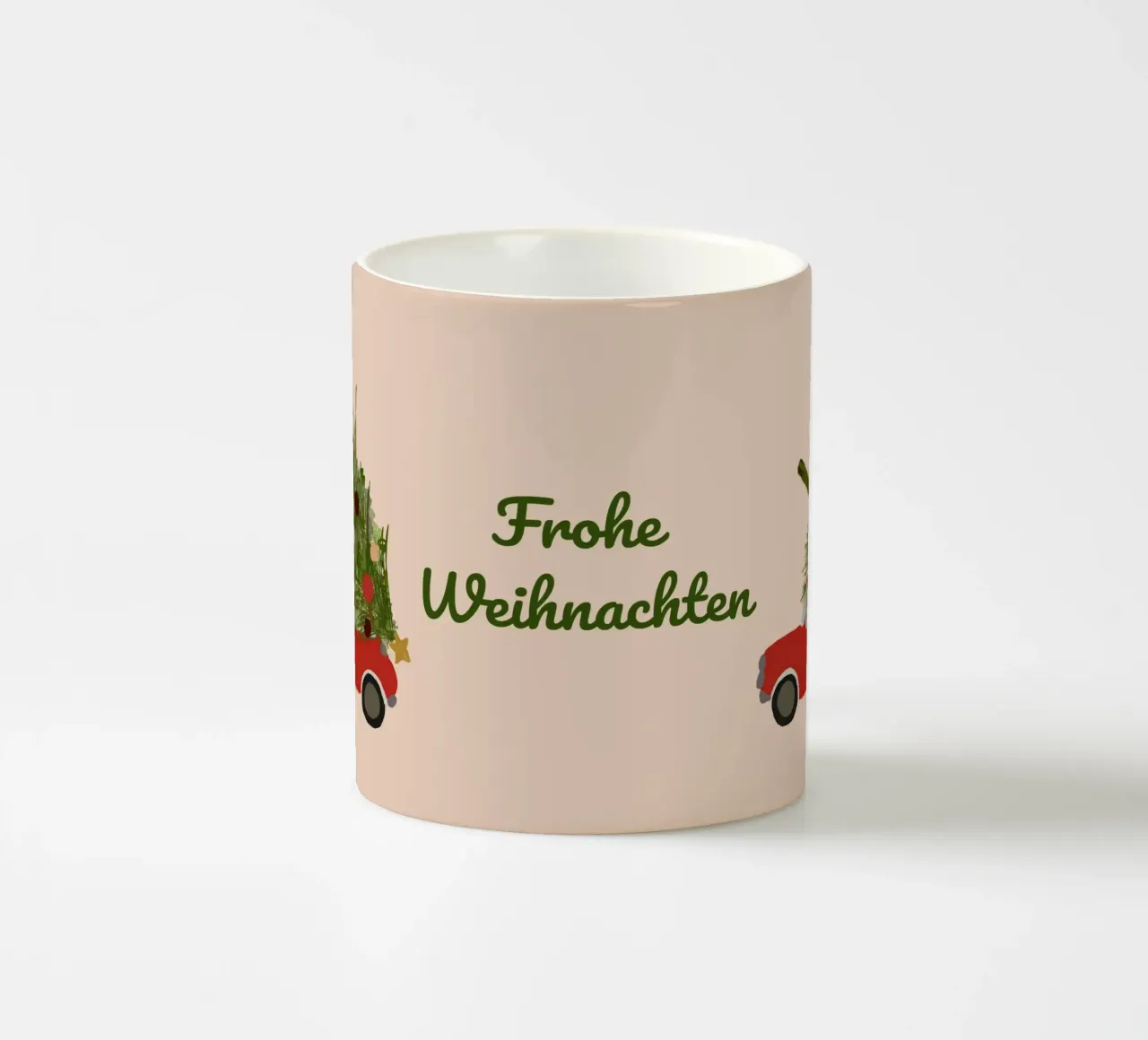 Rosso auto di Natale con albero di Natale sul tetto Beige tazza in ceramica da Winter Studio