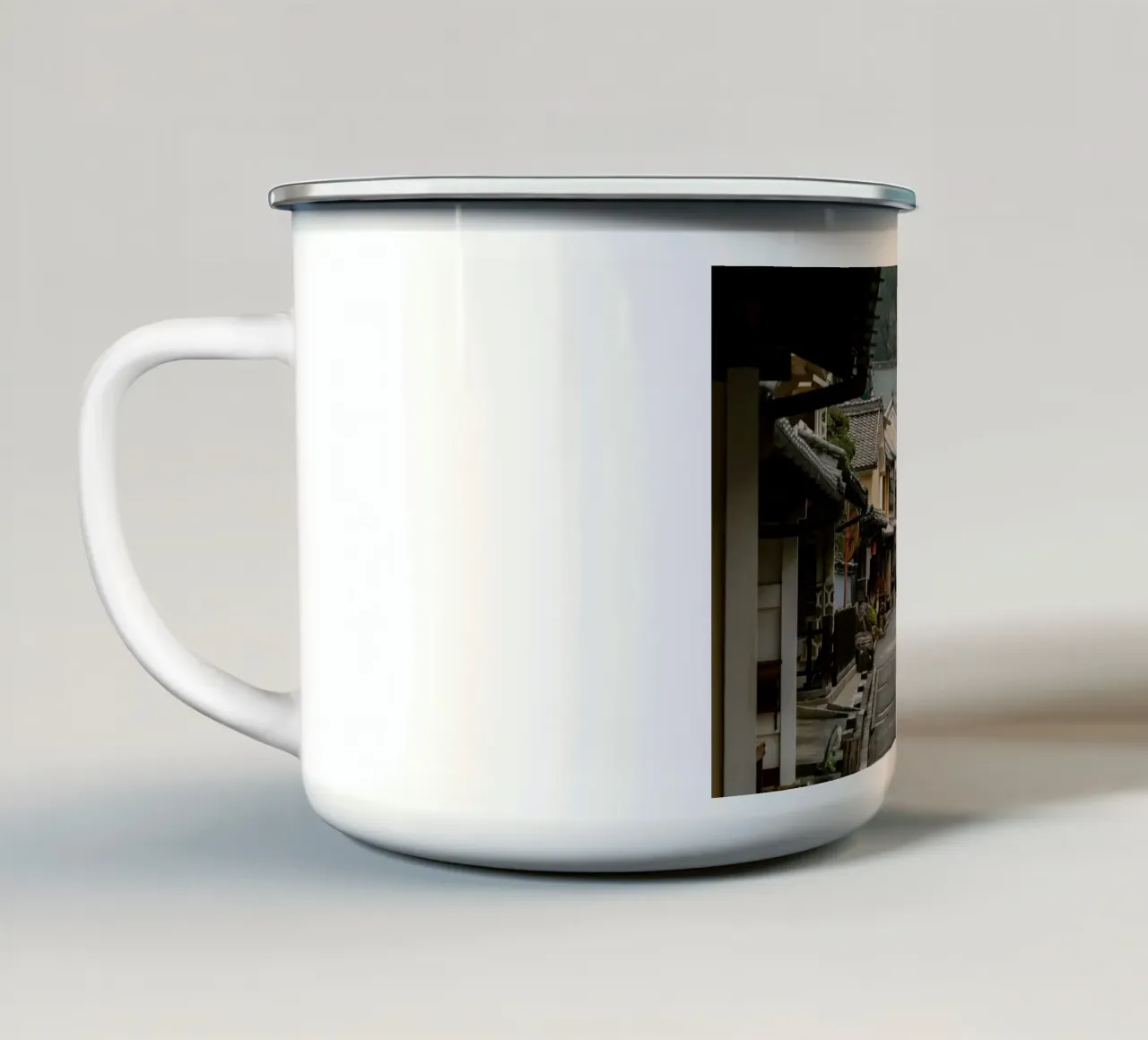 Antica città giapponese di Uchiko tazza in smalto da Marcel Bisig