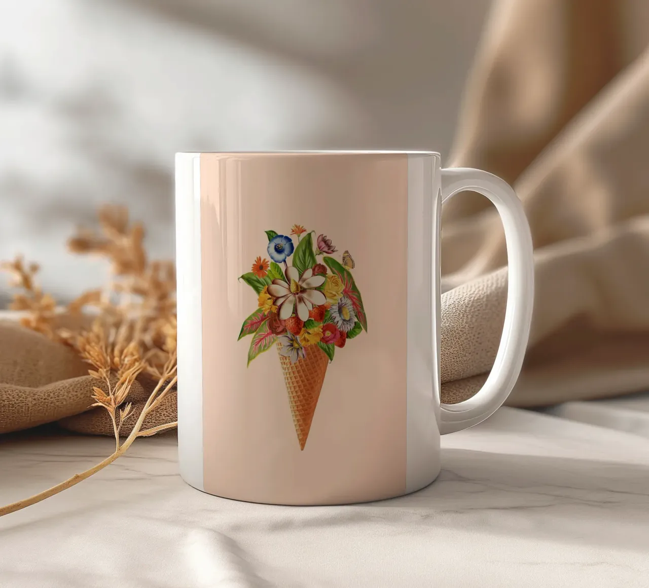 Gelato rosa botanico tazza in ceramica da Charlotte Gagnon